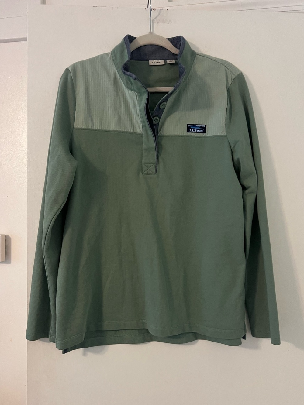 L.L. Bean women’s  Two-Tone Sage Green Pullover Henley size L - Picture 2 of 11